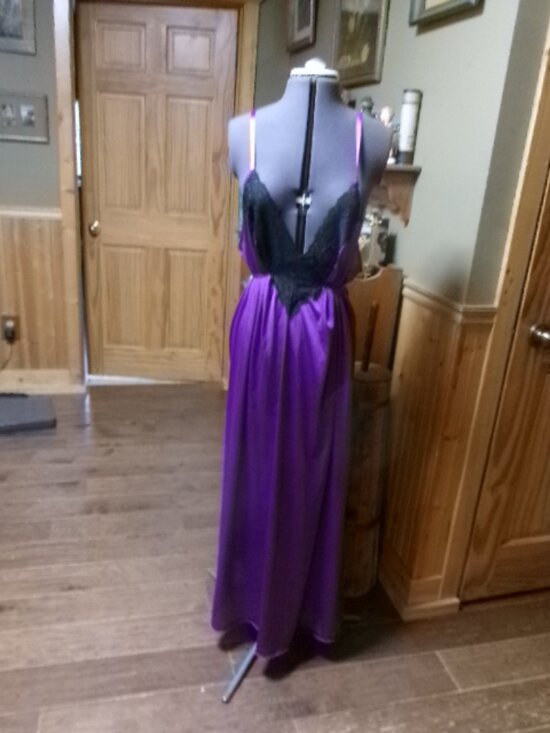 Unique Vintage Other - vtg glam sexy dark purple flowing nightgown black lace plunge front tie back xl